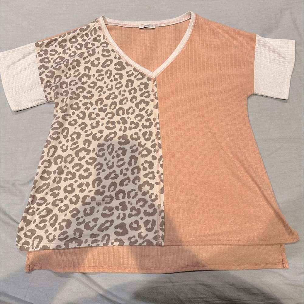 Color block tee. Cheetah print and peach